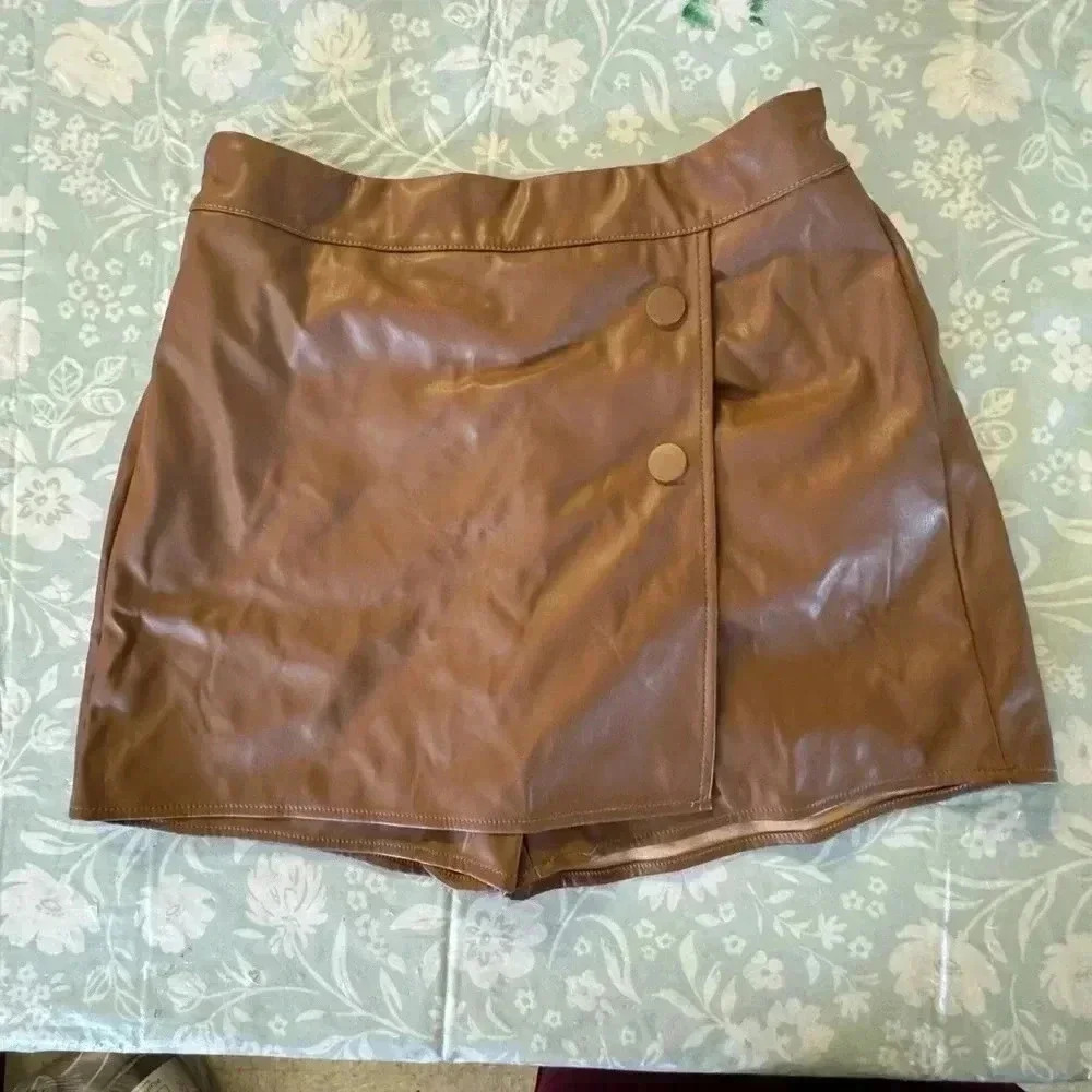 PROMESA LEATHER SKORT SIZE S